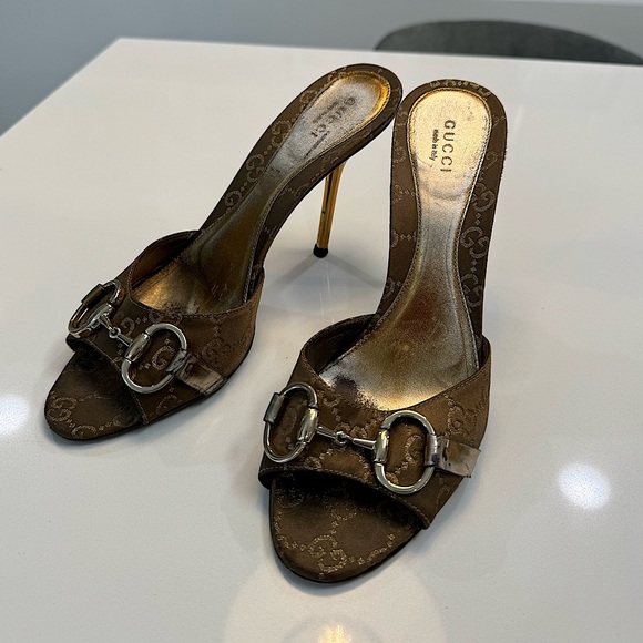 Y2K GG Gucci Gold Horsebit Heels, Size 8 - Picture 4 of 7